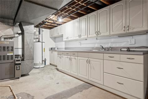 1488 Parkview Drive Seven Hills OH 44131