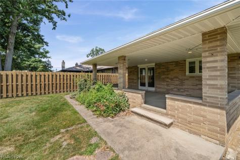 1488 Parkview Drive Seven Hills OH 44131