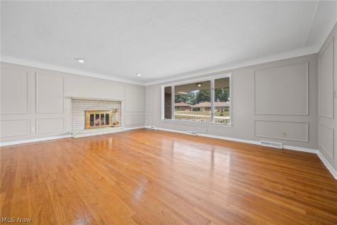 1488 Parkview Drive Seven Hills OH 44131