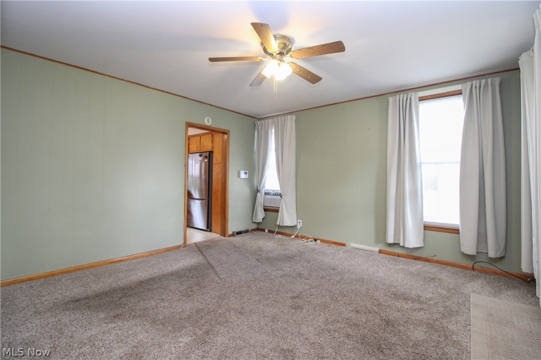 146 Charles Avenue SE Warren OH 44483