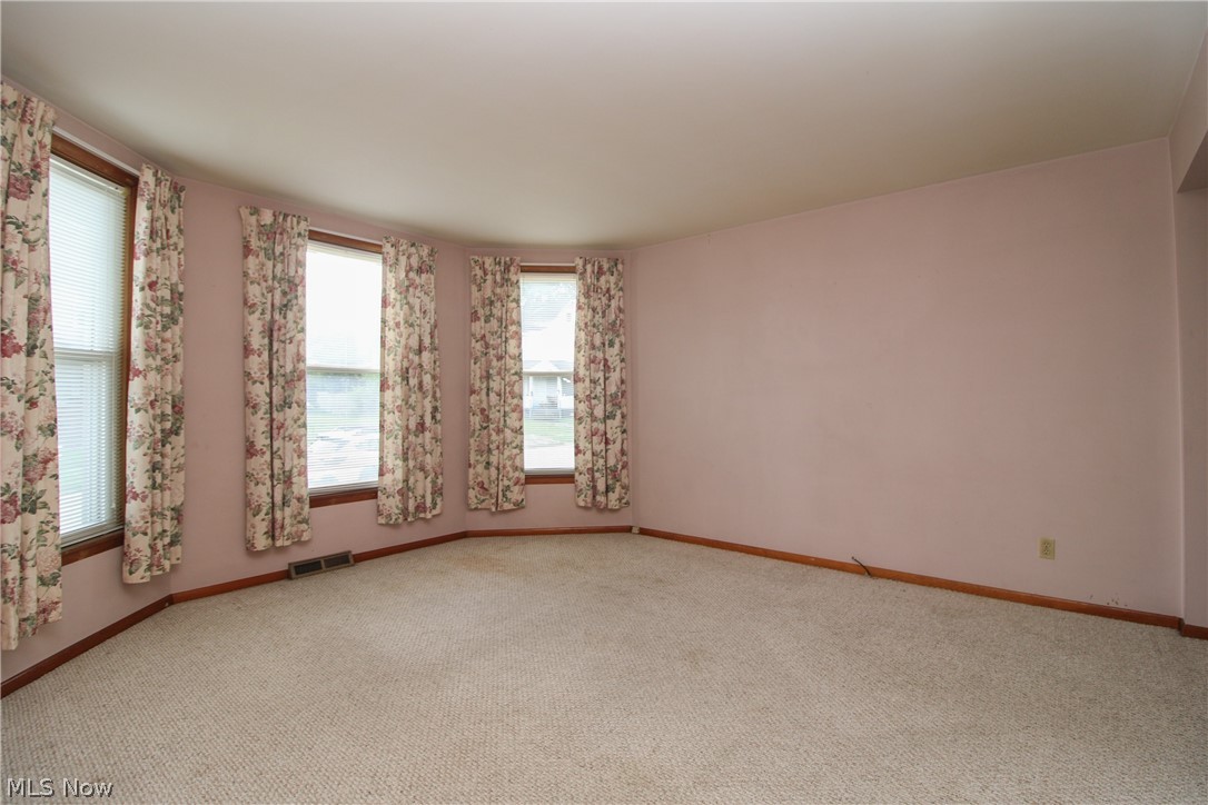146 Charles Avenue SE Warren OH 44483