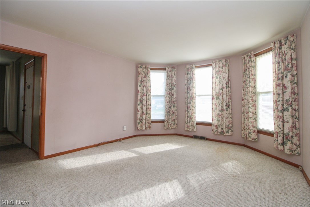 146 Charles Avenue SE Warren OH 44483
