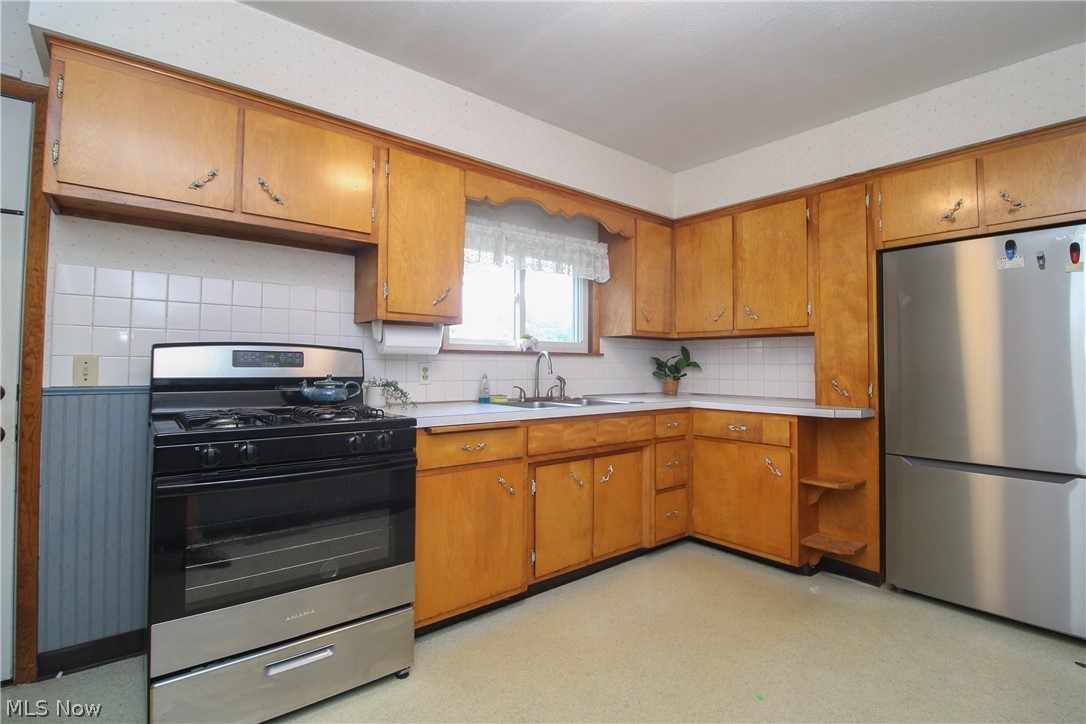 146 Charles Avenue SE Warren OH 44483