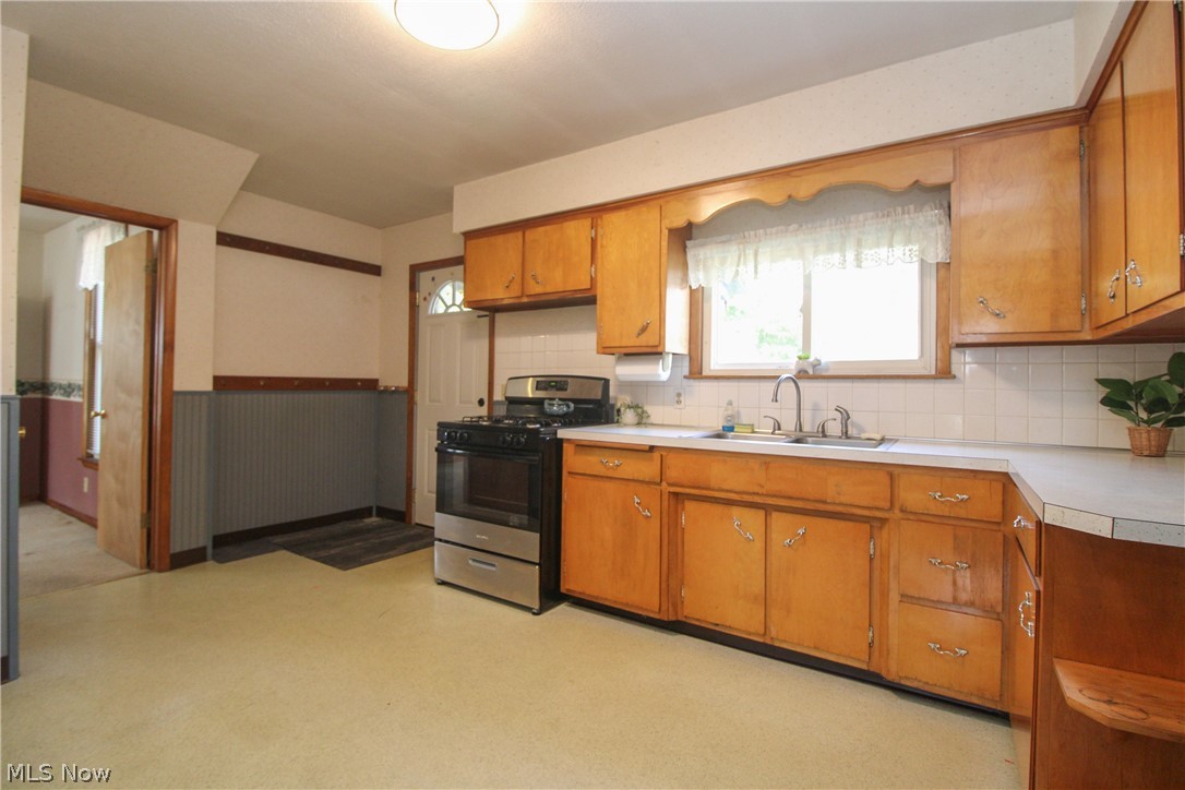 146 Charles Avenue SE Warren OH 44483