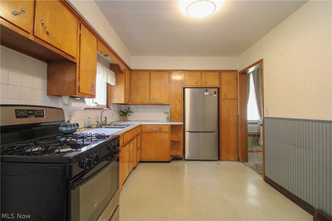 146 Charles Avenue SE Warren OH 44483