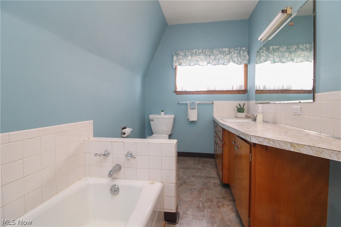 146 Charles Avenue SE Warren OH 44483