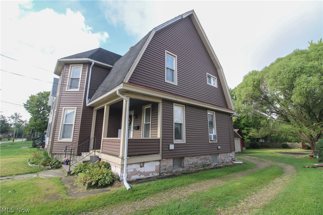 146 Charles Avenue SE Warren OH 44483