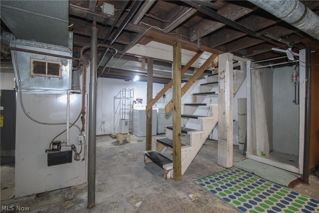 146 Charles Avenue SE Warren OH 44483