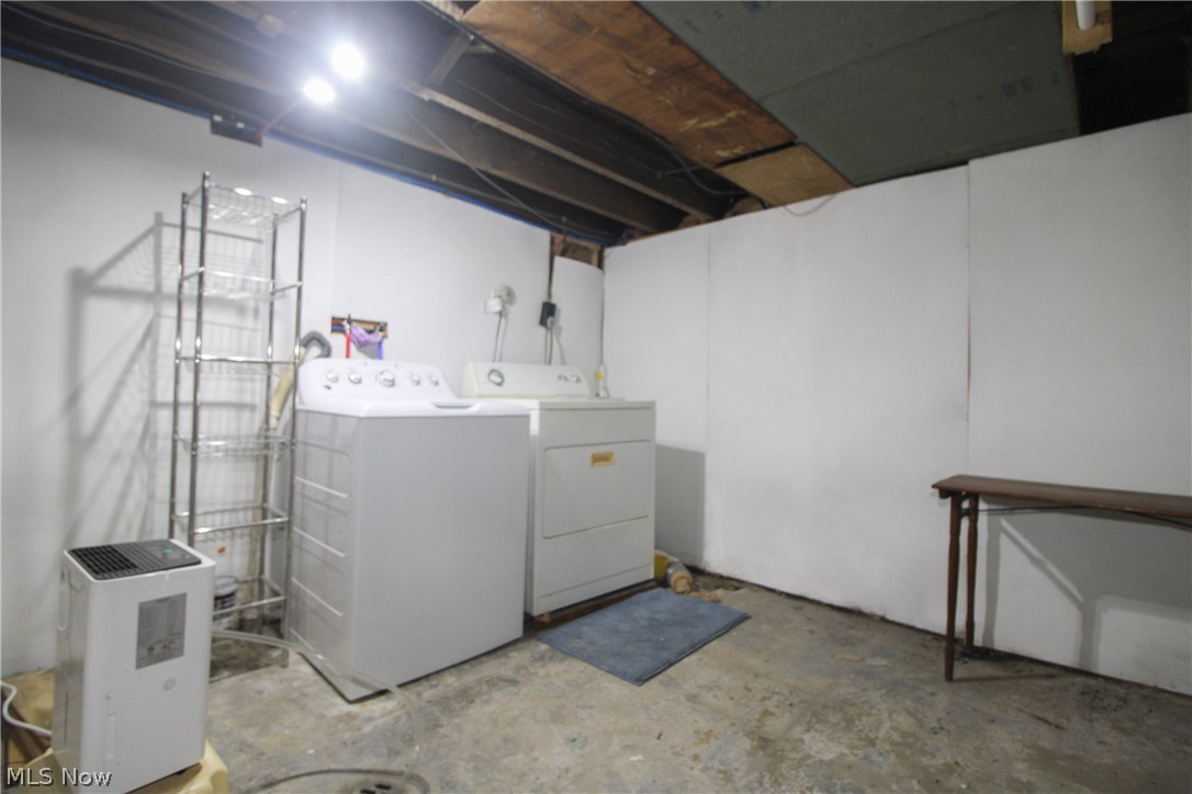 146 Charles Avenue SE Warren OH 44483