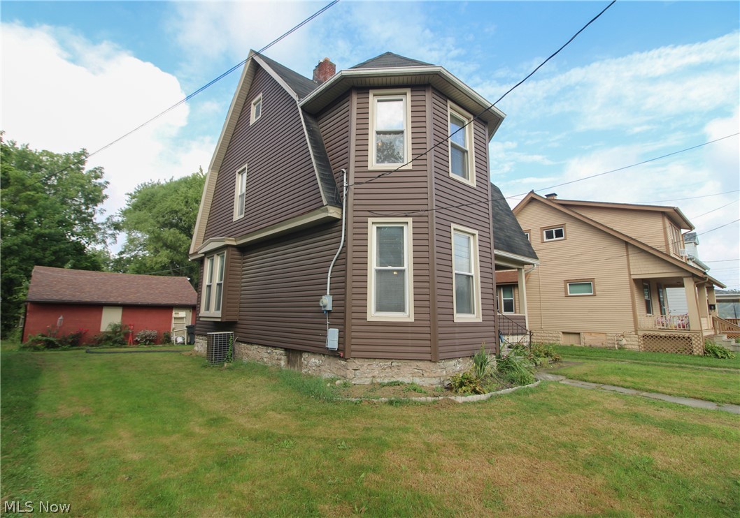 146 Charles Avenue SE Warren OH 44483