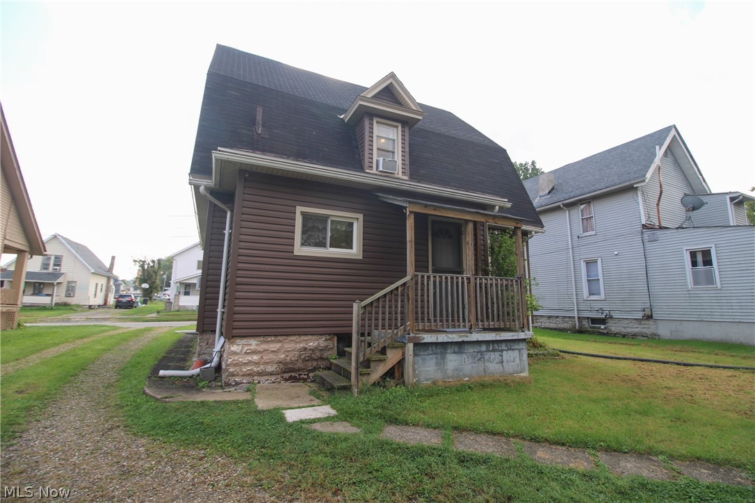 146 Charles Avenue SE Warren OH 44483