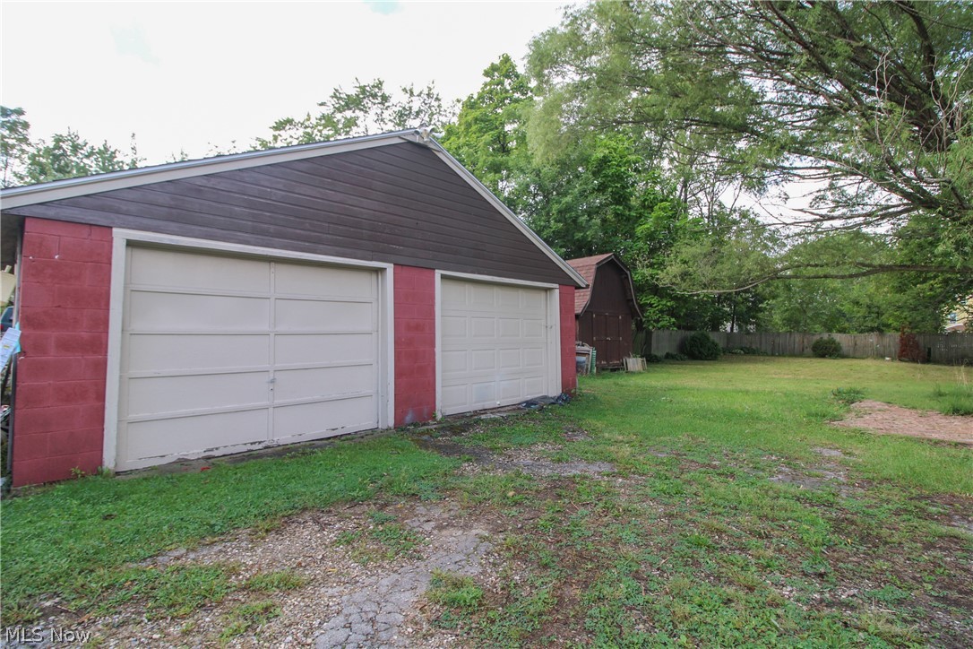 146 Charles Avenue SE Warren OH 44483