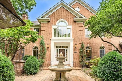 17504 Willow Wood Drive Strongsville OH 44136
