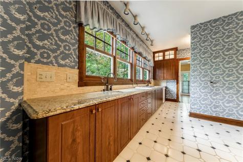 2469 Kenilworth Road Cleveland Heights OH 44106