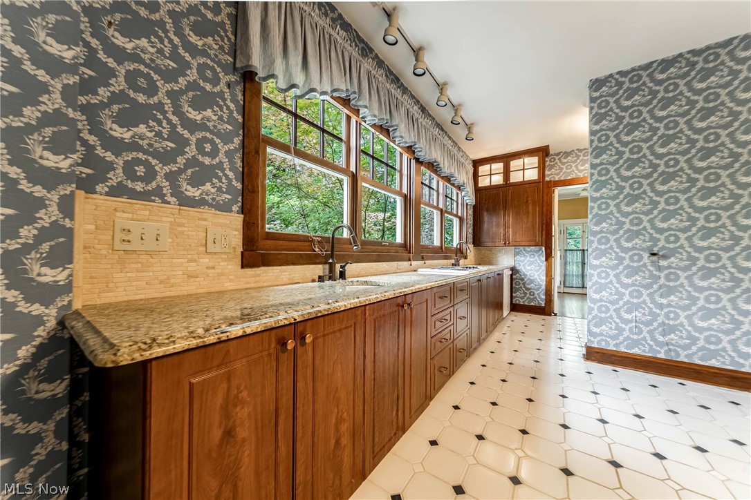 2469 Kenilworth Road Cleveland Heights OH 44106