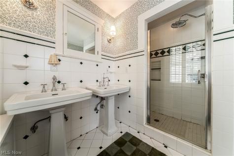 2469 Kenilworth Road Cleveland Heights OH 44106