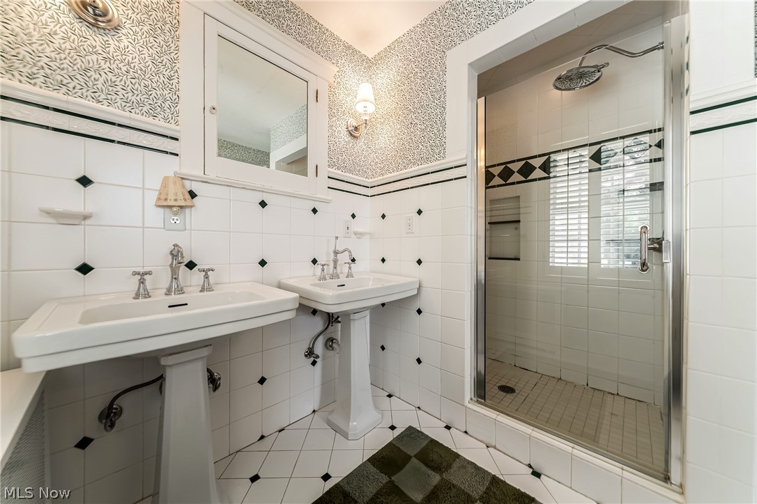 2469 Kenilworth Road Cleveland Heights OH 44106