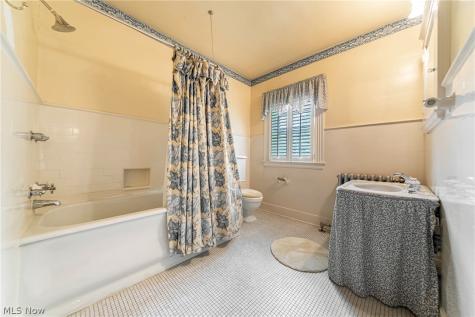 2469 Kenilworth Road Cleveland Heights OH 44106
