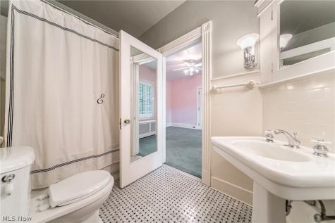 2469 Kenilworth Road Cleveland Heights OH 44106