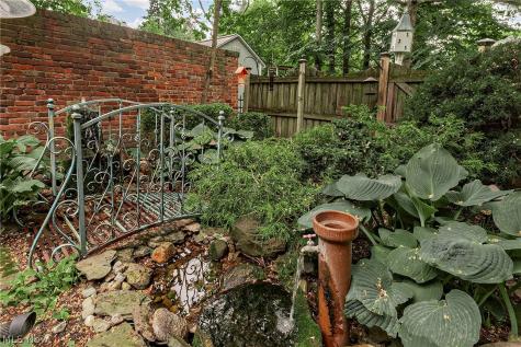 2469 Kenilworth Road Cleveland Heights OH 44106