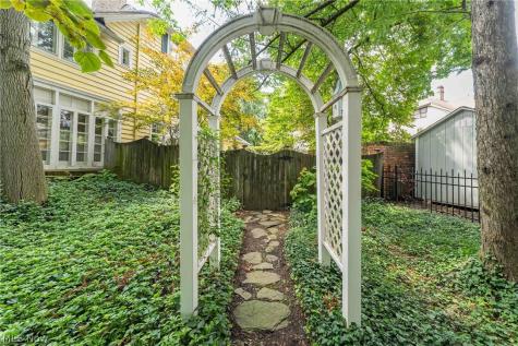 2469 Kenilworth Road Cleveland Heights OH 44106