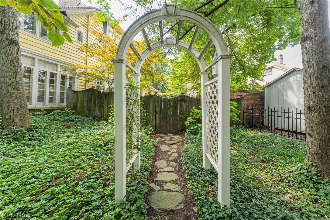2469 Kenilworth Road Cleveland Heights OH 44106