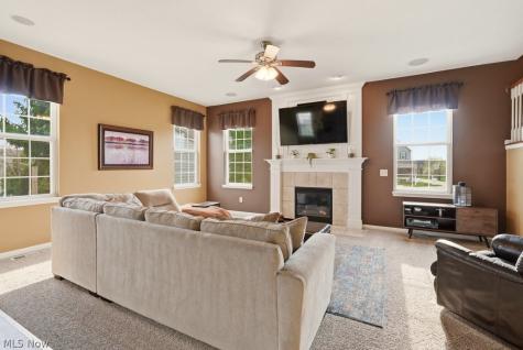 214 Gatwick Grove Circle Wadsworth OH 44281