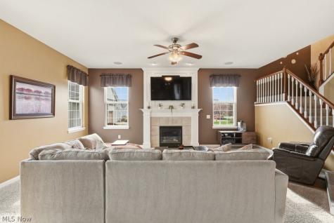 214 Gatwick Grove Circle Wadsworth OH 44281
