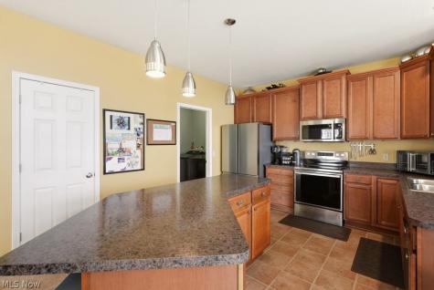 214 Gatwick Grove Circle Wadsworth OH 44281