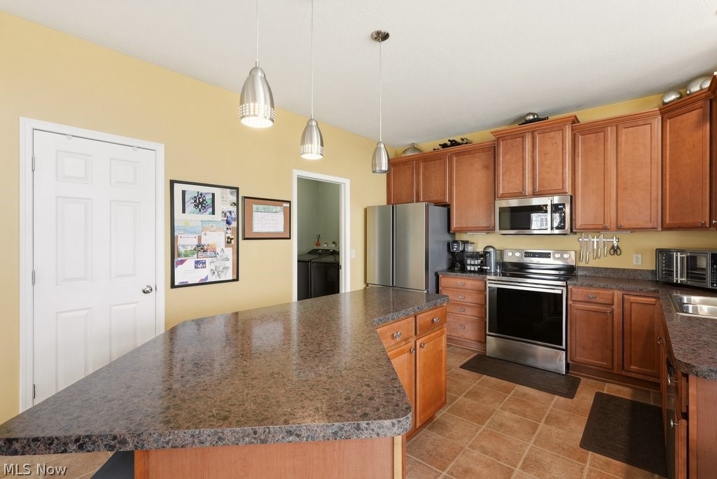 214 Gatwick Grove Circle Wadsworth OH 44281