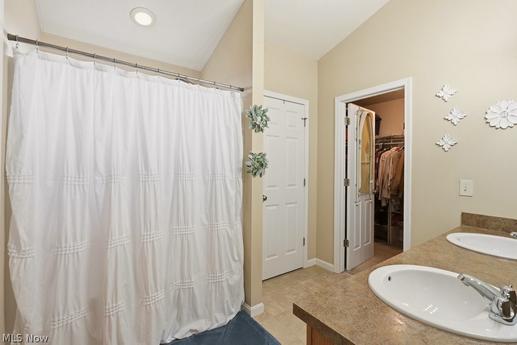 214 Gatwick Grove Circle Wadsworth OH 44281