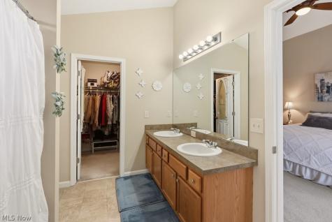 214 Gatwick Grove Circle Wadsworth OH 44281