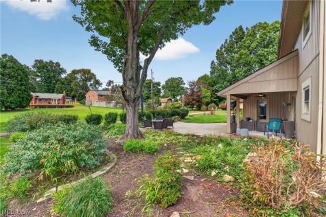 4745 Tanglewood Circle NE Canton OH 44714