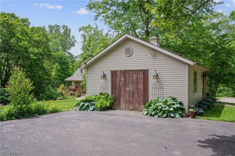 6308 Manchester Road New Franklin OH 44216