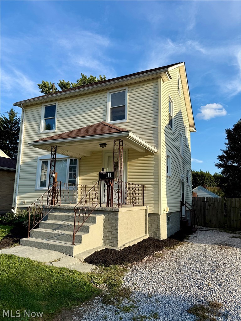 818 Saxon Avenue Akron OH 44314