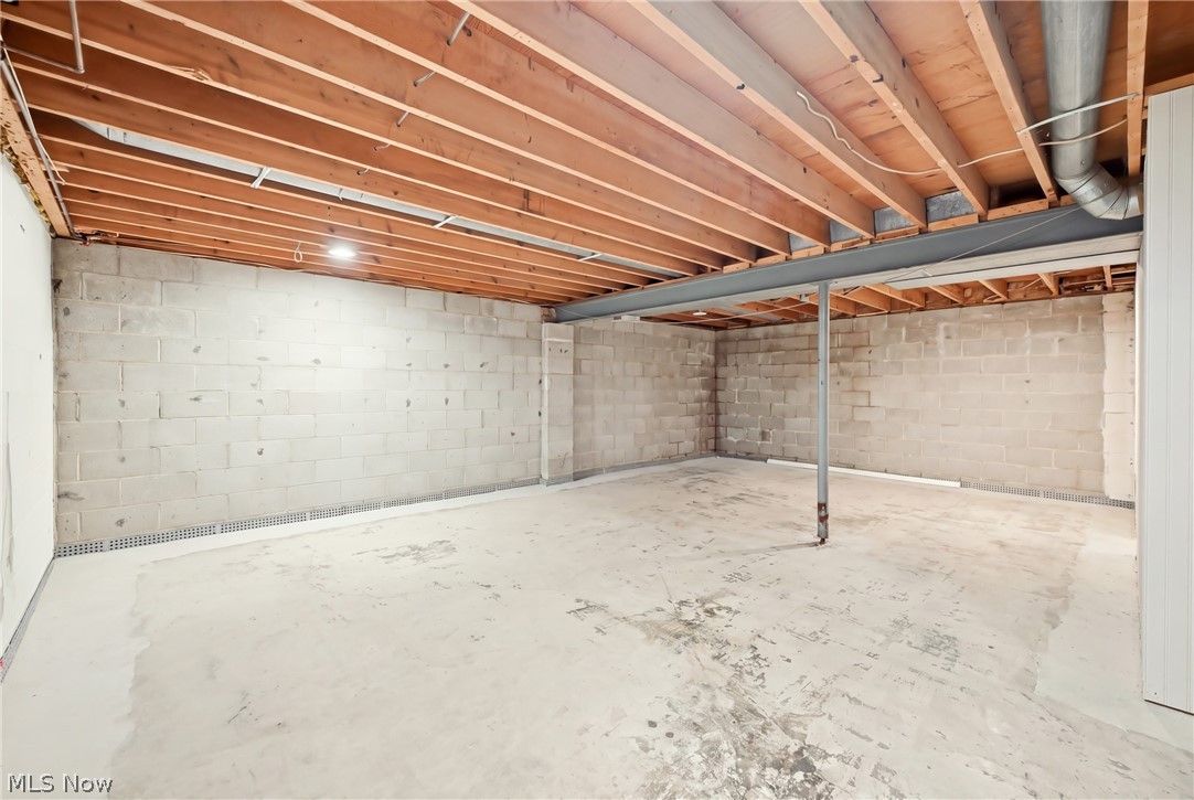7794 Castle Rock Warren OH 44484