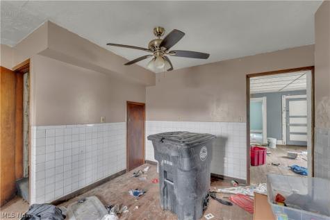 7107 Ivy Avenue Cleveland OH 44127