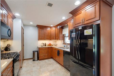 4311 Cottage Grove Road Uniontown OH 44685
