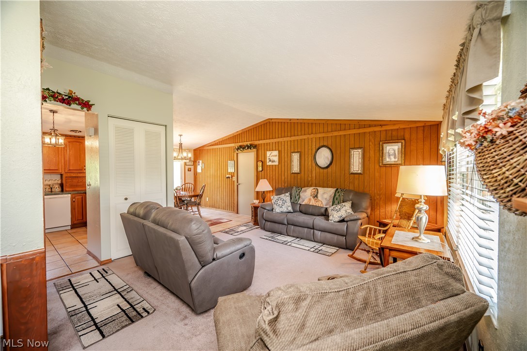 6142 Fairview Road Austintown OH 44515