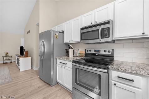 6239 Greenview Trail North Ridgeville OH 44039