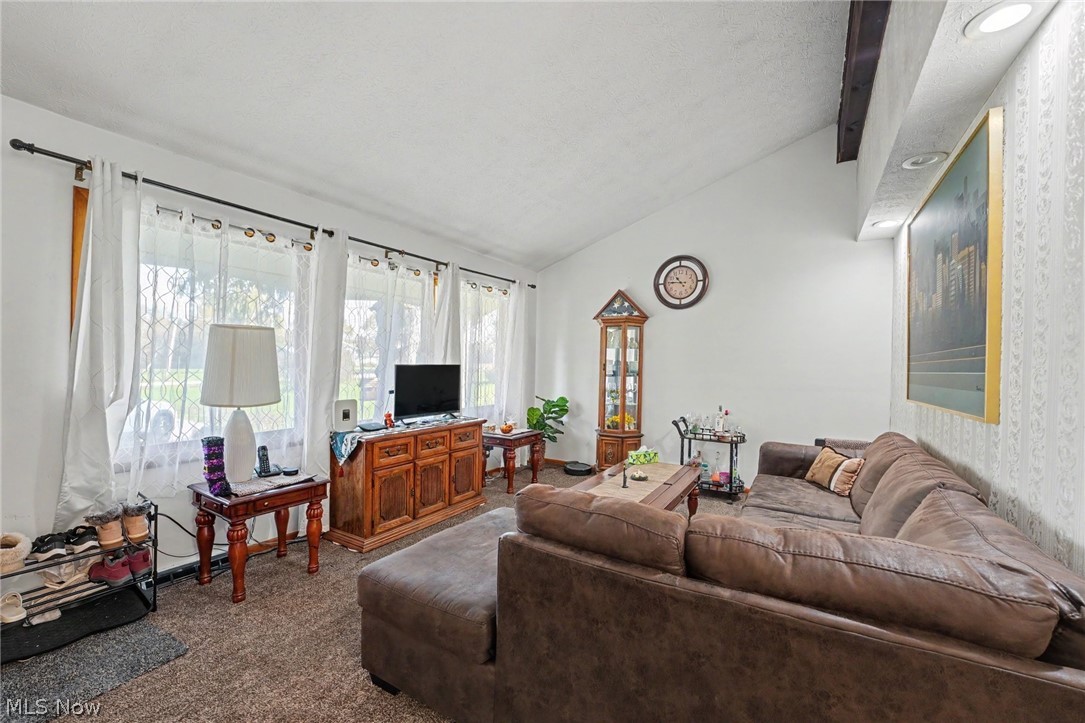 566 Crackel Road Aurora OH 44202