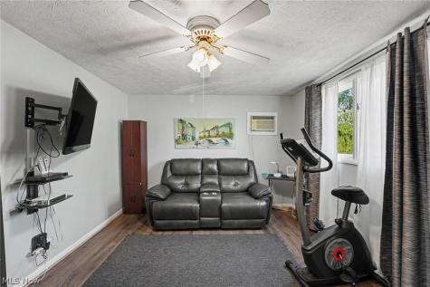 566 Crackel Road Aurora OH 44202