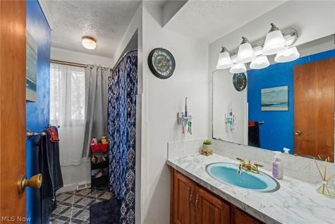566 Crackel Road Aurora OH 44202