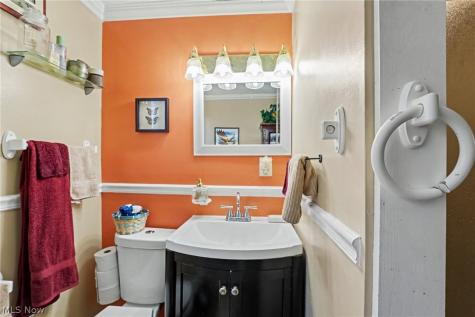 566 Crackel Road Aurora OH 44202