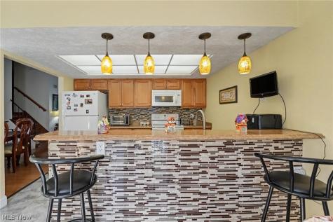 566 Crackel Road Aurora OH 44202