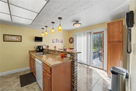 566 Crackel Road Aurora OH 44202