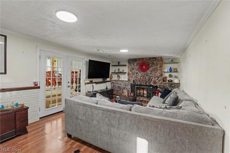 566 Crackel Road Aurora OH 44202