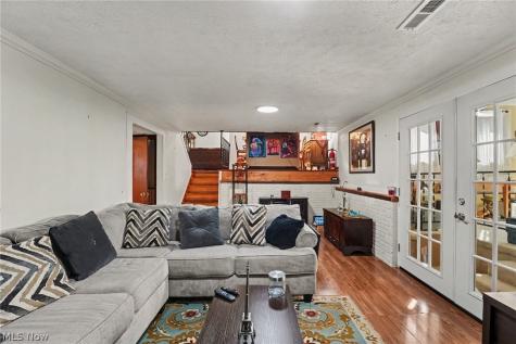 566 Crackel Road Aurora OH 44202