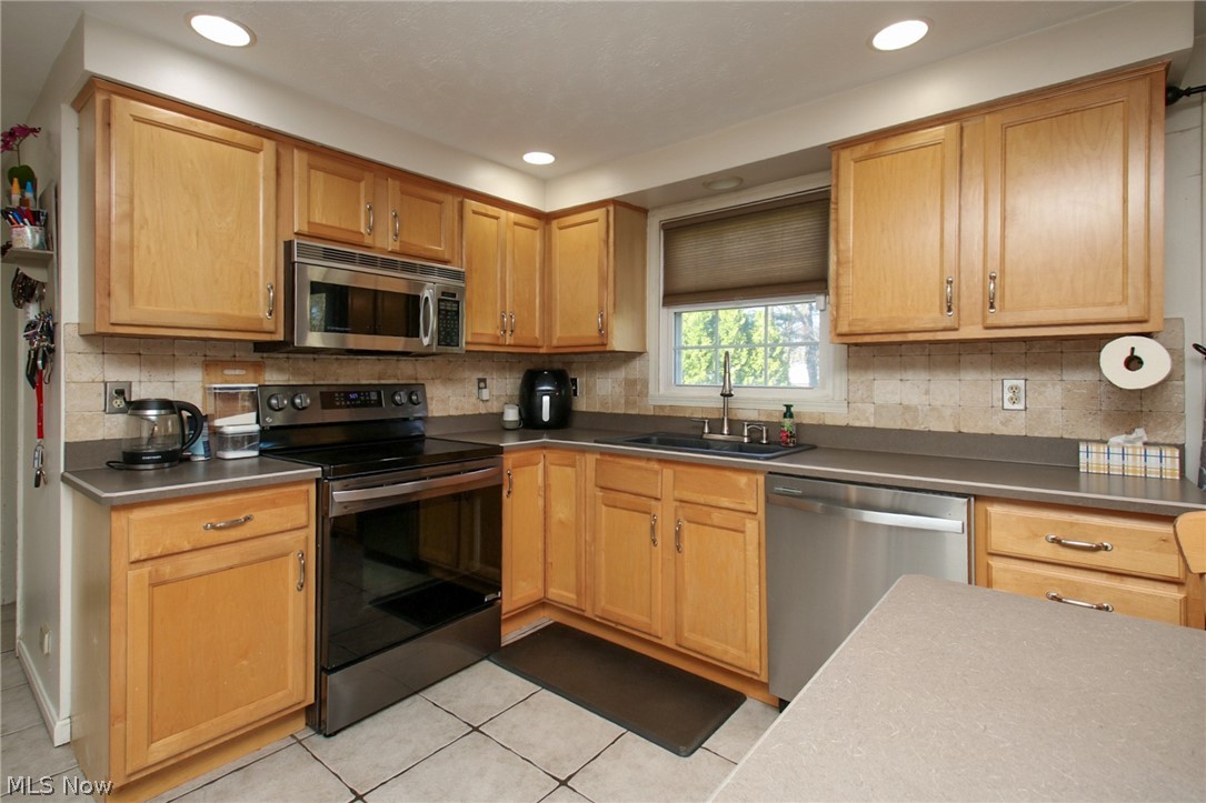200 Briarbrook Court NE Howland OH 44484