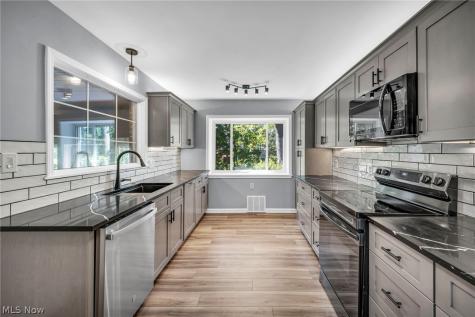 6524 E Pleasant Valley Road Independence OH 44131